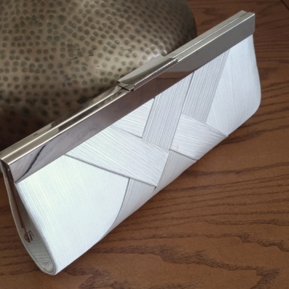 Vintage Art Deco Style White Satin Criss Cross Clutch with Hidden Chain - Picture 9 of 16